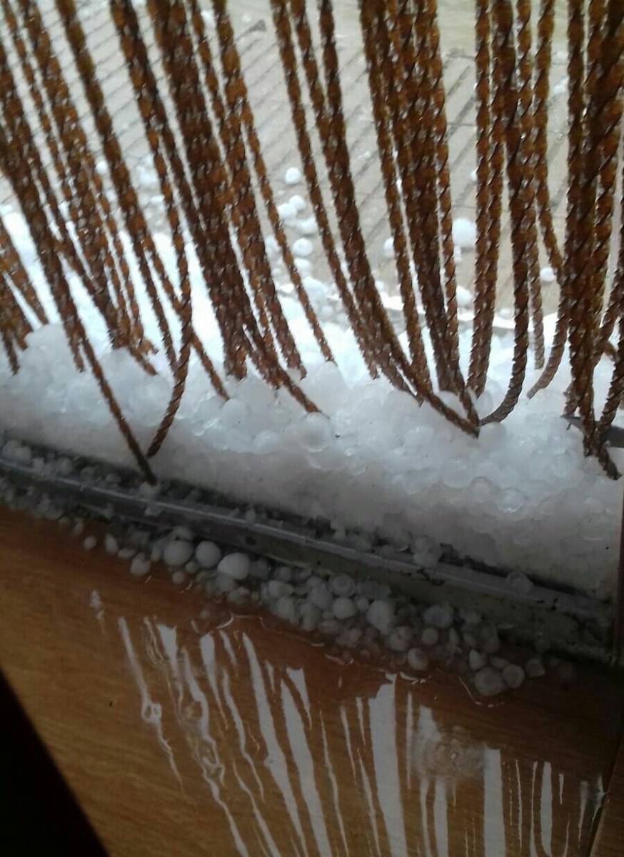 Brutal granizada ayer tarde en La Solana, pedanía de Peñas de San Pedro  (Albacete) La súper célula va a ser recordada durante un tiempo...