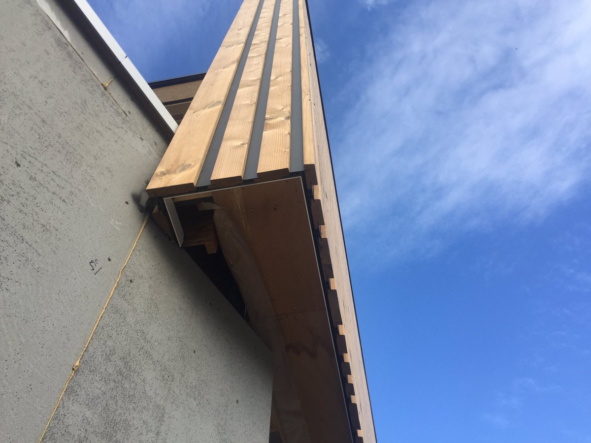 stephanRogge's tweet photo. Werf in uitvoering : gevelbekleding #Woodface Thermowood vuren / Aluminium Ral 7021  voor #boekenwinkel #Etiket #Deerlijk Uitv. Beukel Hoet https://t.co/mVhTzbGOzp