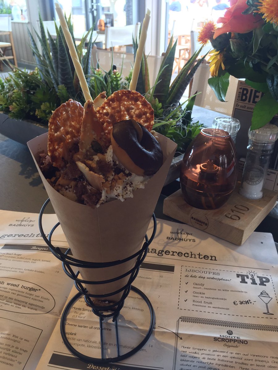 BadhuysVlieland's tweet photo. Het lekkerste ijs eet je bij 't Badhuys! #bubblewaffle #bestepaviljoenvannederland #strandpaviljoen #badhuys #vlieland #2017 #trots https://t.co/cqpDxfUkNO