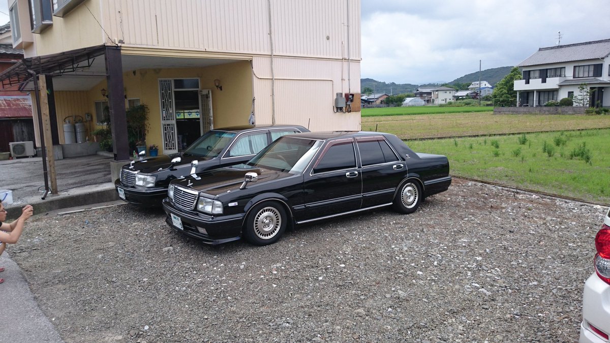 kinokoman_5's tweet photo. #久留米 #福岡 #公用車 #黒塗り #15クラウンセダン
#フェンダーミラー #Y31セドリック  #豚骨ラーメン #高知 https://t.co/CsslefHBrr