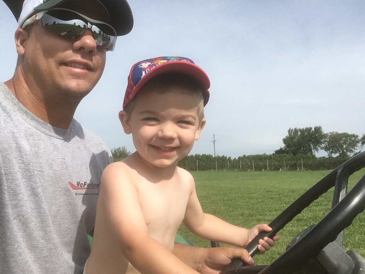 SBFruit's tweet photo. Love it when the whole family is working on the farm. https://t.co/uFFJk6lfhi