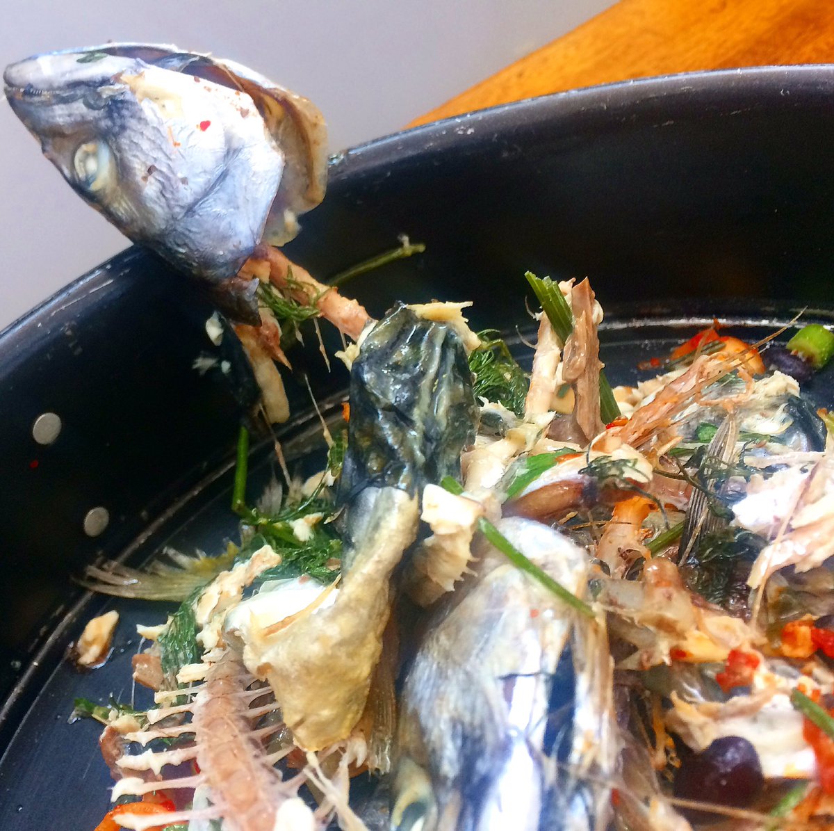 Left overs from our lunch #thearkcenterexperiment #gracendiritu #postinternet #laboratoiresdaubervilliers