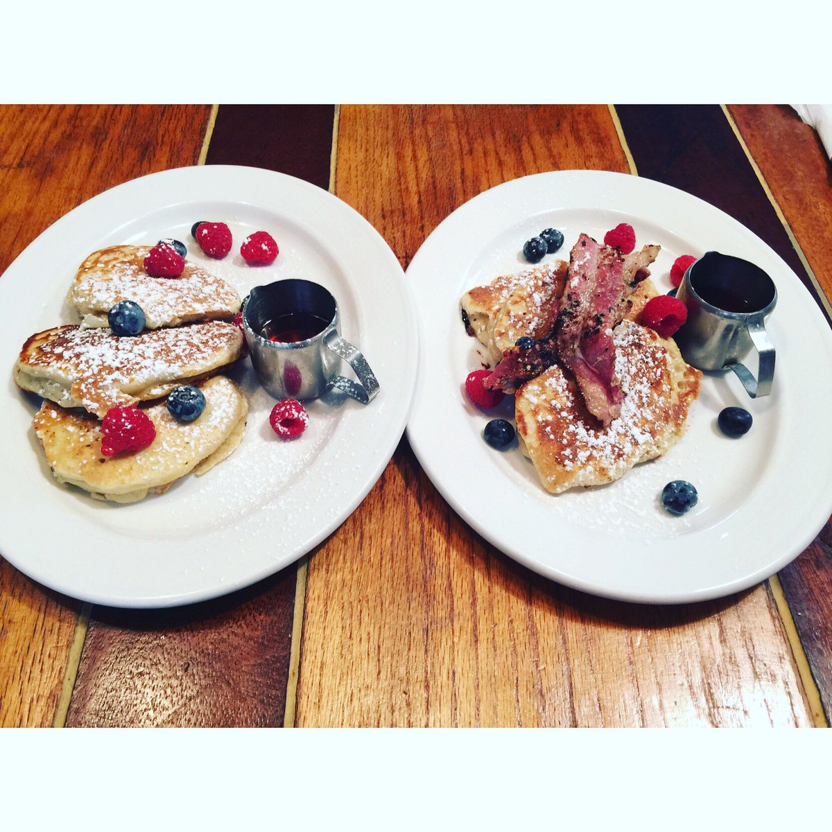GGSparkes's tweet photo. #breakfastwithfriends @thescullerycafe Pancake heaven ๐ฅ๐ฝโญ๏ธ @josiethompson66 @OandtheFoxes @MoonHotSauce #pancakejoy #rudenotto #breakfast https://t.co/zsn7ojI3fg