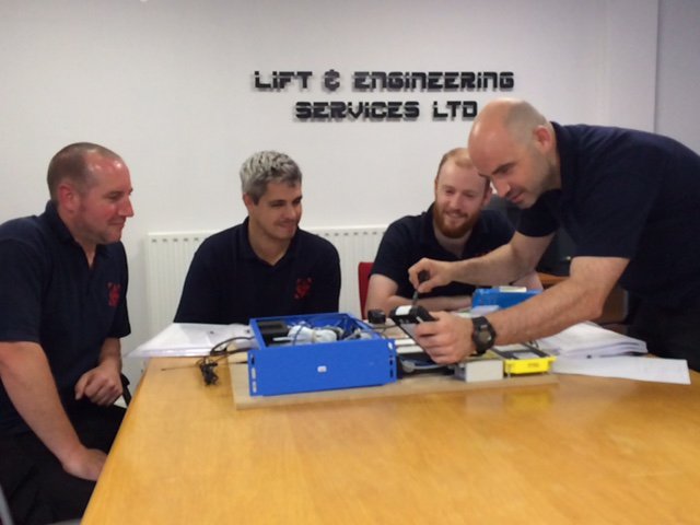 SayasKitchen's tweet photo. @LiftEngineering London engineers training this morning. #Training #Engineering #working #SaturdayMotivation #dedicated https://t.co/K3YF3zxC9a