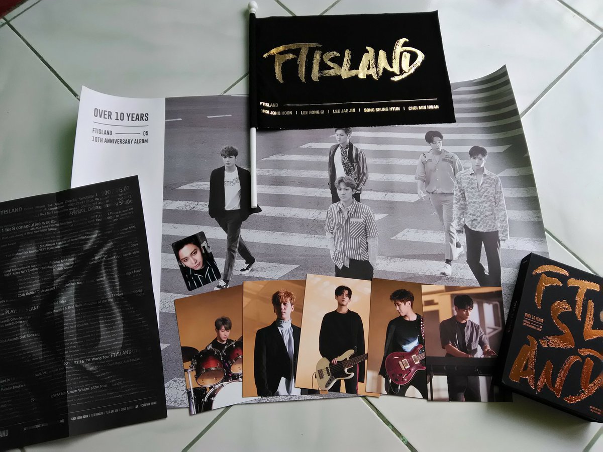 choi_cristine's tweet photo. Finally! Got my album and black pentastick😍💛
#FTISLAND #OVER10YEARS #FT아일랜드 #PRIMADONNA #프리마돈나 #최종훈 #이재진 #송승현 #이홍기 #최민환 #Pentastick https://t.co/39jCKWr2fy