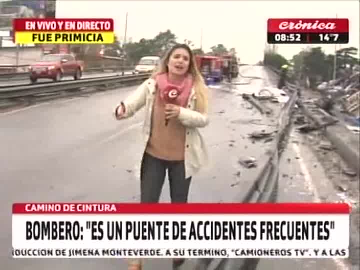 CronicaTV's tweet photo. #EnVivo | Volcó camión de #Combustible en #CaminoDeCintura. Te informa @ValenBlason https://t.co/IhWIiQTwbj