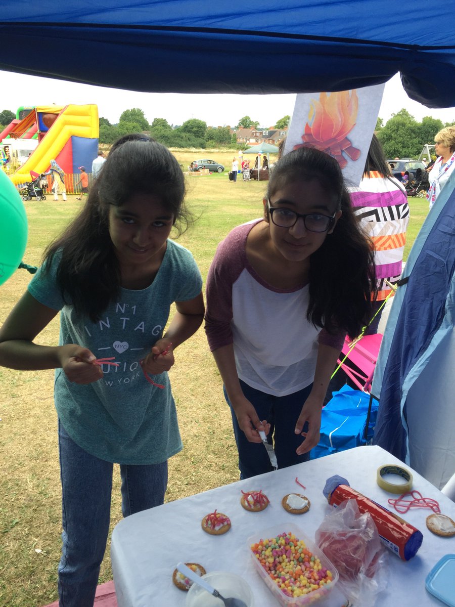 GGColeValley's tweet photo. New recruits making edible campfires today at #HodgeHillCarnival in Ward End. @Girlguiding @GirlguidingBham #JoinUs https://t.co/W3Kv7Ac8ht