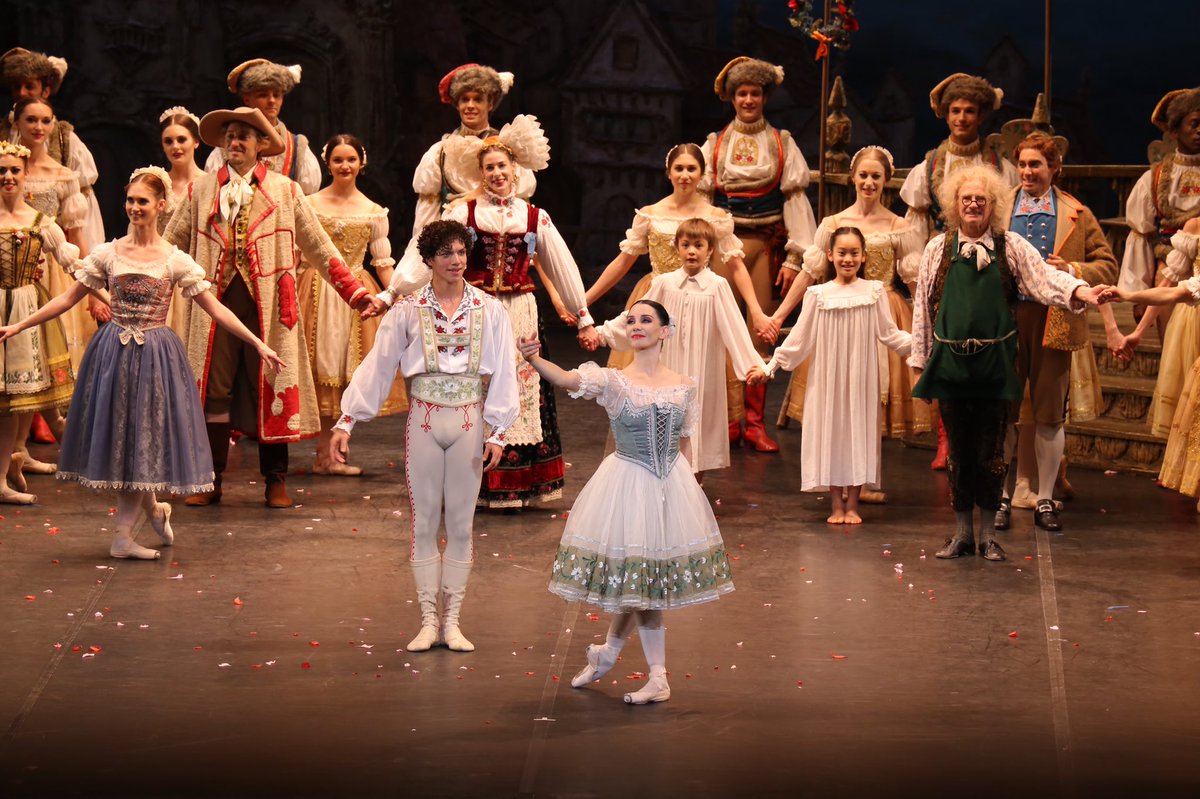 NBS_ballet's tweet photo. 【ENB】タマラはこのあと東京で14日と16日の「海賊」、20日に名古屋で上演する「コッペリア」にも主演。芸術監督になり、ますます輝きを増すタマラの舞台は必見です！写真:長谷川清徳 https://t.co/fmNObUPPiG