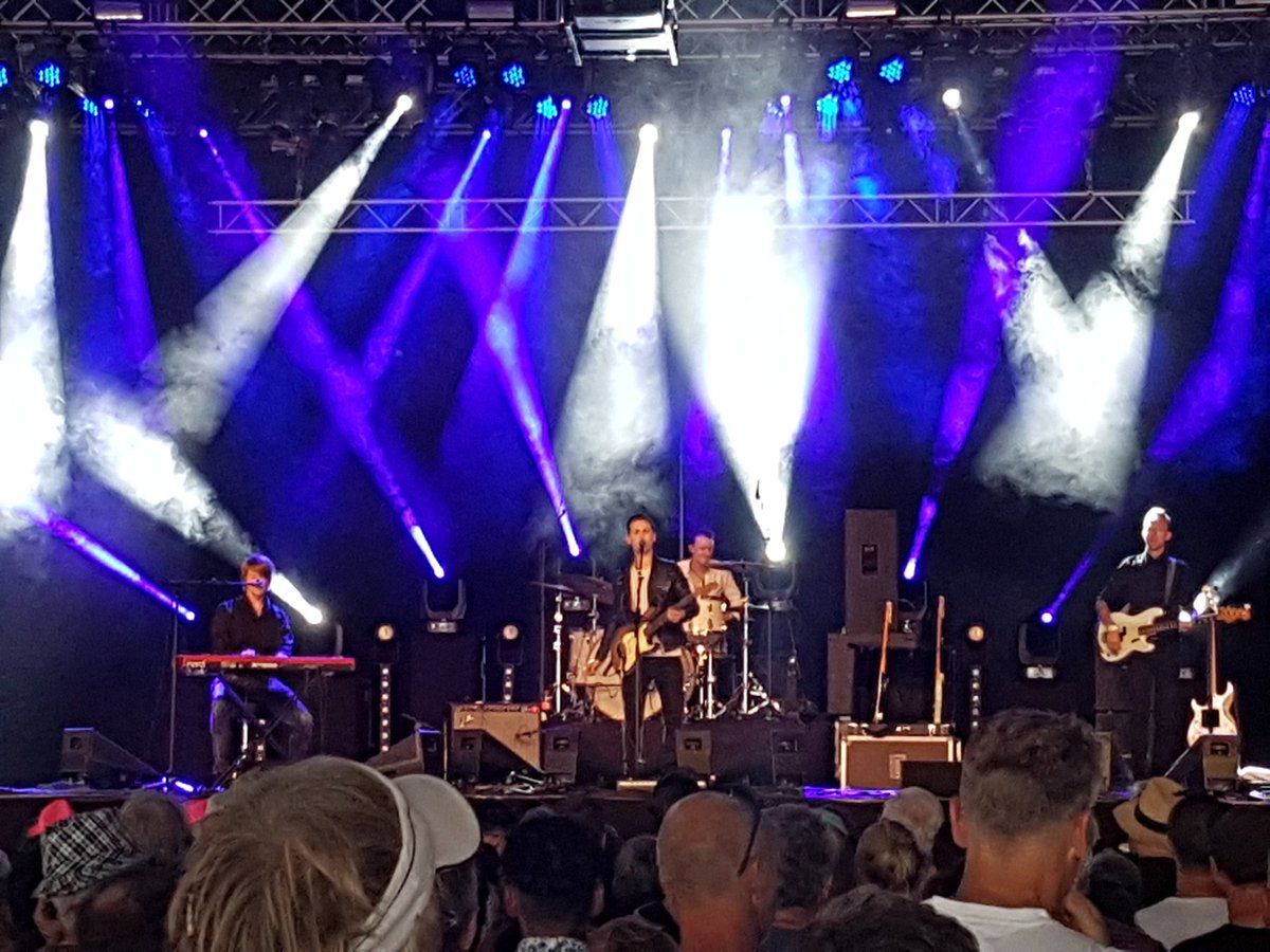 princenrob's tweet photo. Nice music! @Laurencemusic @bospop @Bospop2017 #bospop #weertfm #laurencejones https://t.co/ec93VbMgoT