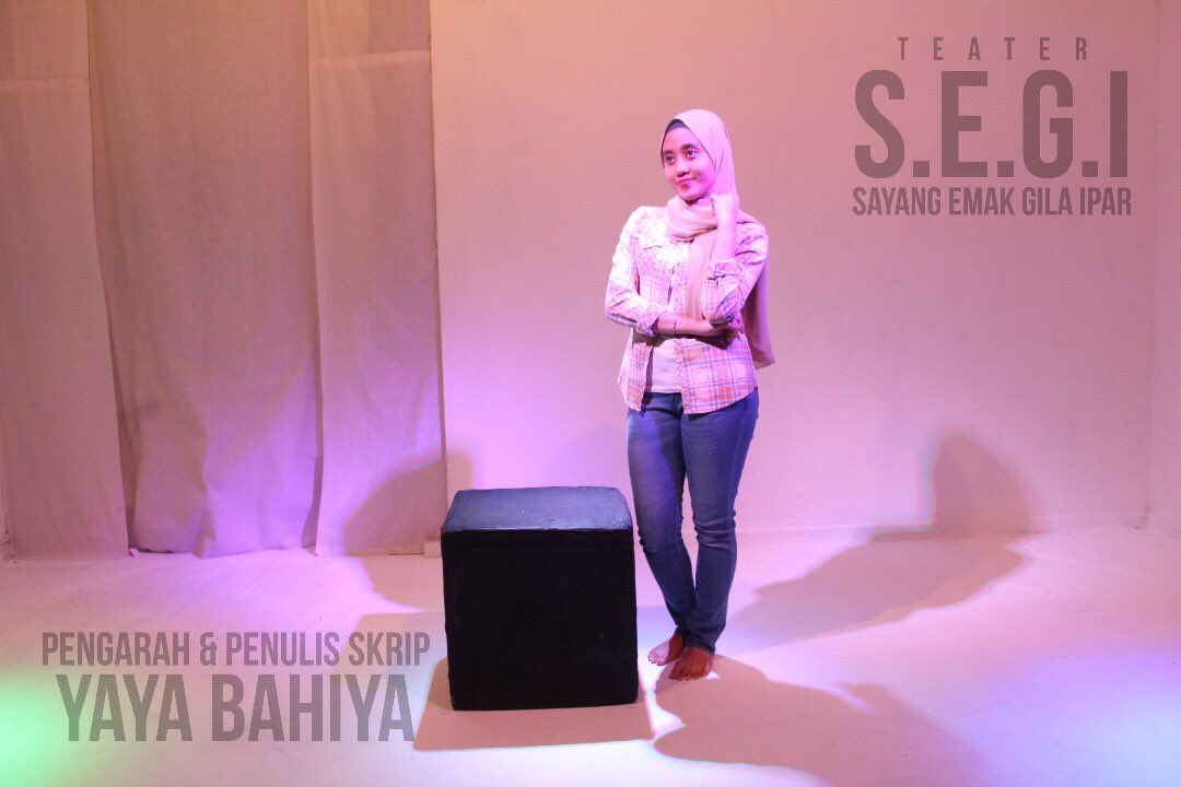 ahmaddghani's tweet photo. Troupe Production dalam #TeaterSEGI . Ya, esok last show mereka berempat ini sebelum masing masing pulang ke kampung halaman. Mari ler! https://t.co/Gw9RTMEzvo