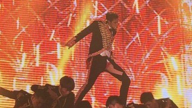 MinstalJen's tweet photo. ยอมใจจริงๆ ยุนโฮคือนิยามคำว่า "The show must go on" จริงๆค่ะกางเกงแหกขนาดไหนก็ต้องไม่ตื่นตกใจให้ใครเห็น 😂 https://t.co/sNmEC6Gtq4