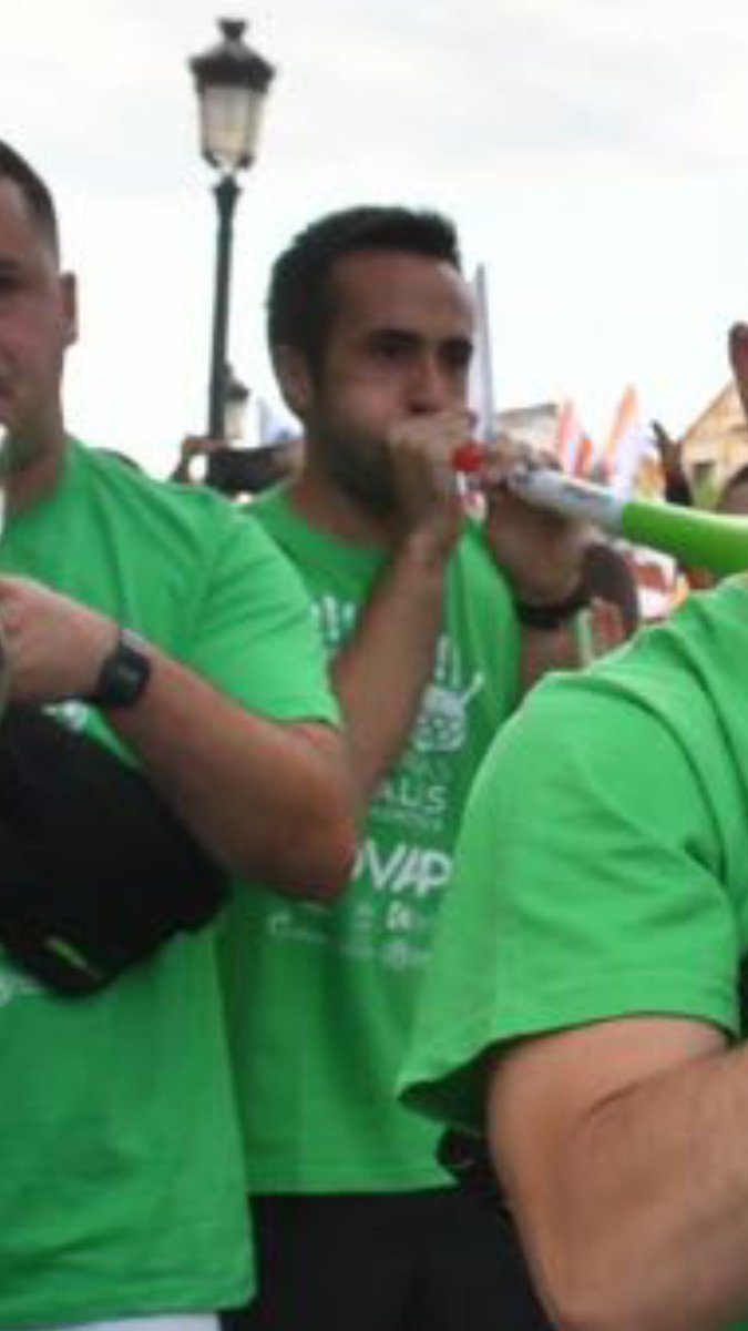 Desde <a href="/ElTrompeton/">Charanga ElTrompetón</a> elegimos como #PersonajeOlimpico <a href="/miguesaju/">Miguel Ángel SaJu</a> todo un espectáculo, atentos al megáfono y a su bubuzela <a href="/OlimpiadasR/">Olimpiadas Rurales</a>