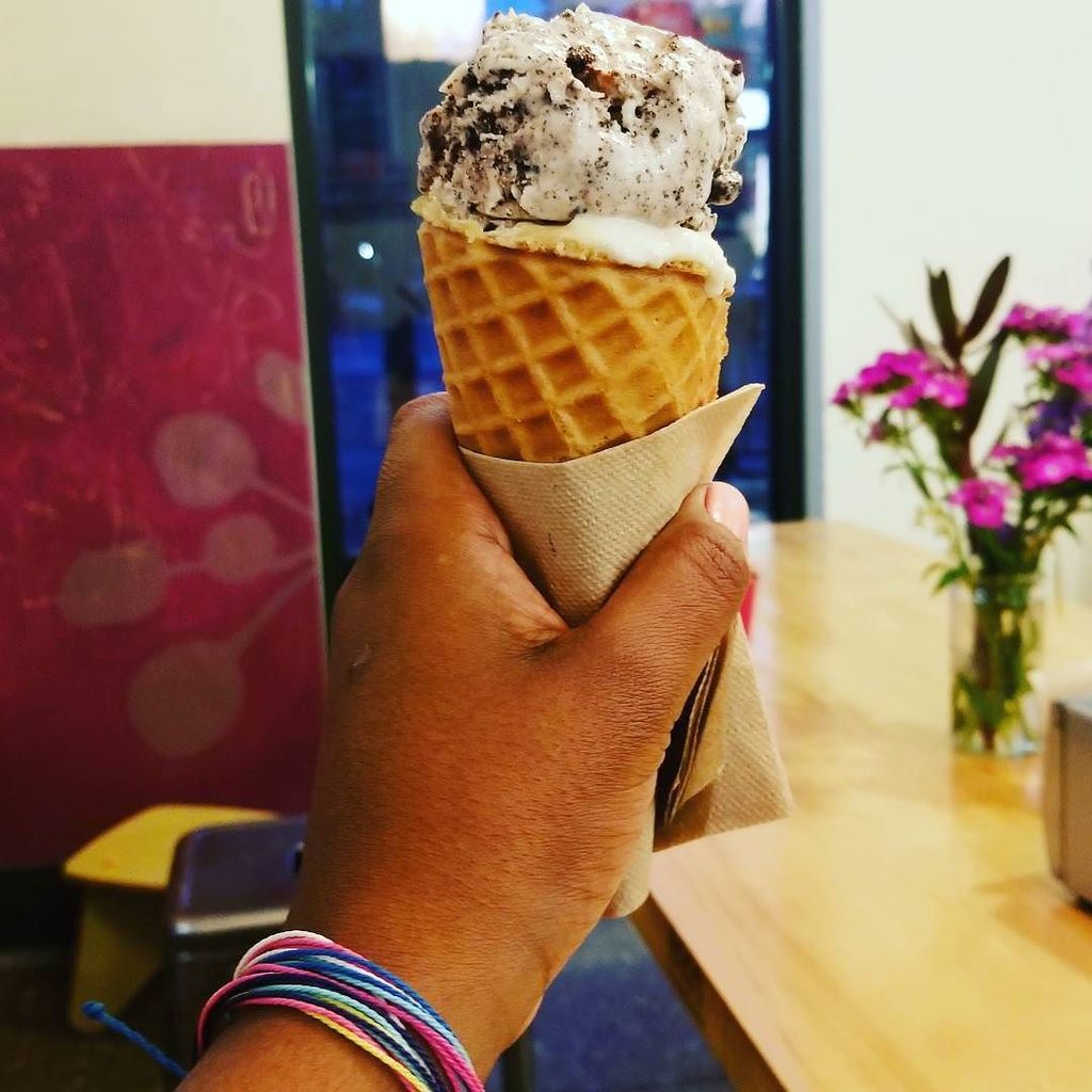 blumaaffirm's tweet photo. @jenisicecreams 🍦 Always a good idea! Best ice cream EVER! .
.
.
.
#jenisicecream #columbus #cbus #columbuspride #… https://t.co/EYtLwkEMyi https://t.co/FxthI4dLt3