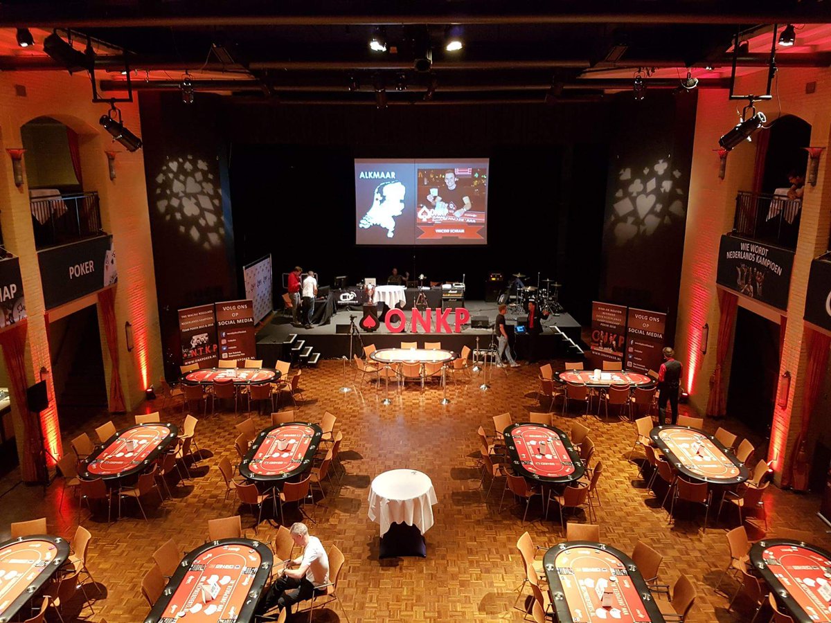 PokerBond's tweet photo. In deze prachtige zaal vindt momenteel finale @ONKPoker plaats. Live stream met commentaar, plus live reporting: https://t.co/ChdS4JC2HD https://t.co/TbJKyobkDn
