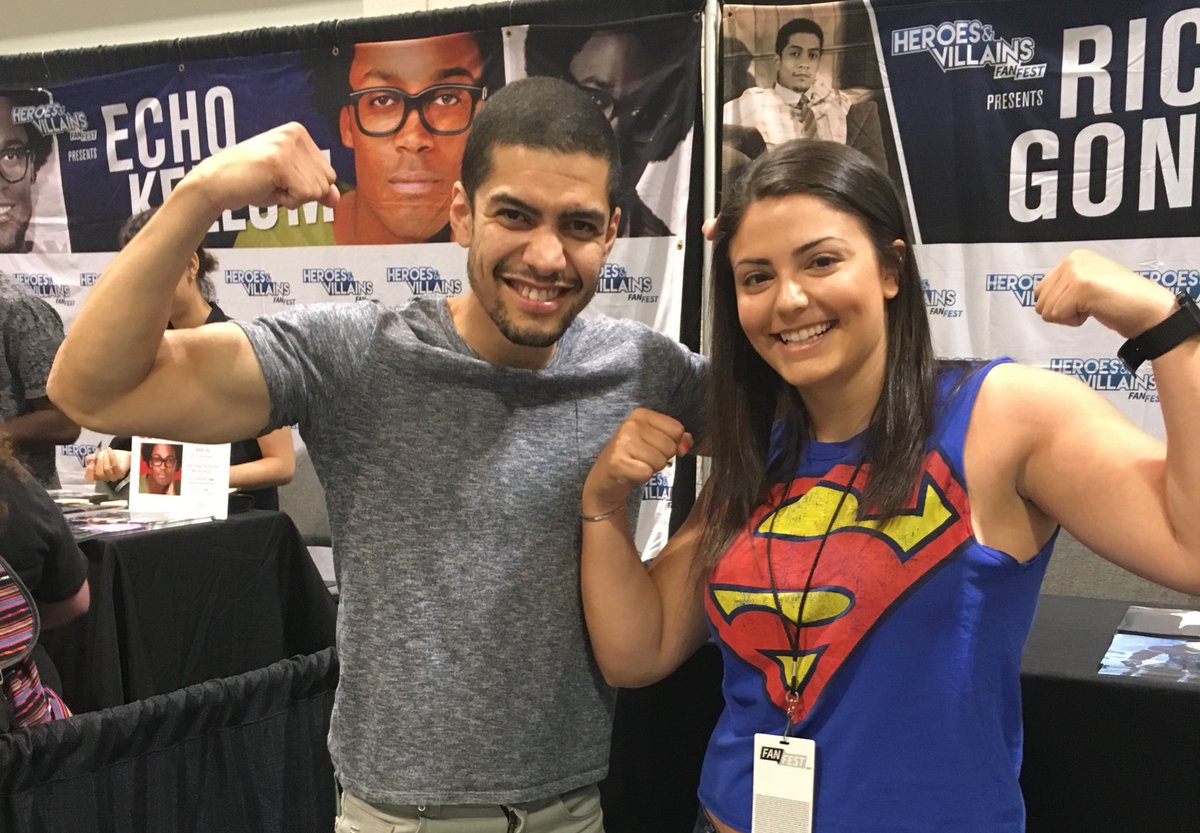 livjoygilbert's tweet photo. Flexxxx, time to impressss 💪🏼 Yes I'm a nerd who went to comic-con but at least I got a pic with wild dog from Arrow @heroesfanfest https://t.co/o0ati6QOhx