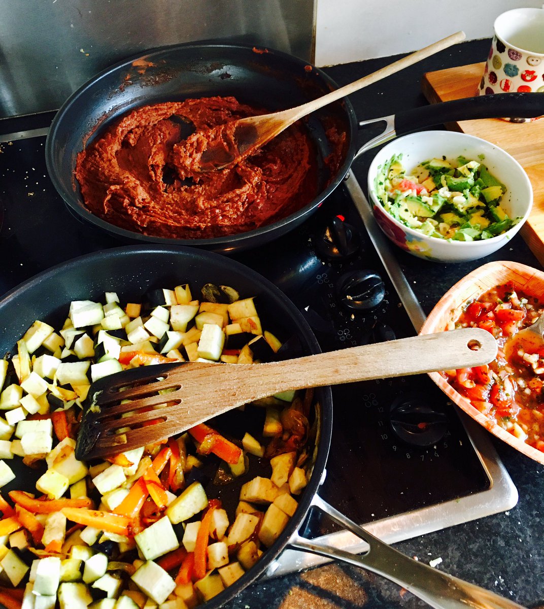 RachaelFionda's tweet photo. Mmmm Mexican feast with refried beans #eatfood #nottoomuch #mostlyplants #indefenseoffood https://t.co/O7seMuiFiV