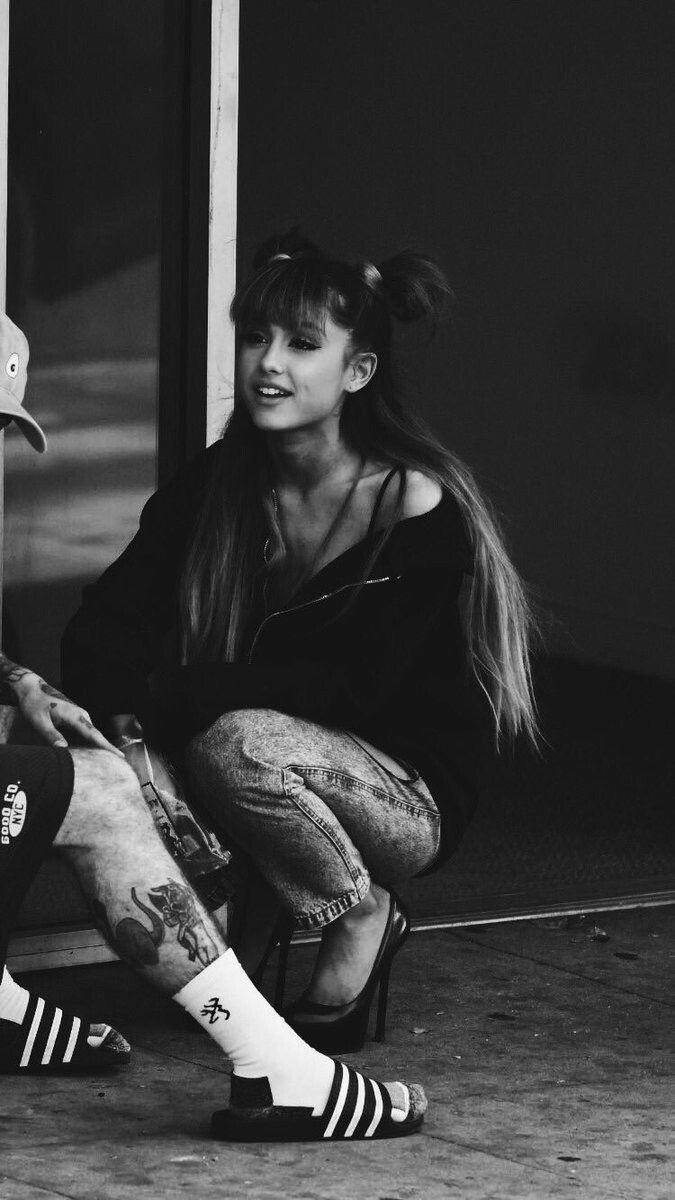 PackscreenCC's tweet image. Lockscreen's Ariana Grande 💕

Fav se gostar 
RT se salvar
Crédito se usar
-Kassy
