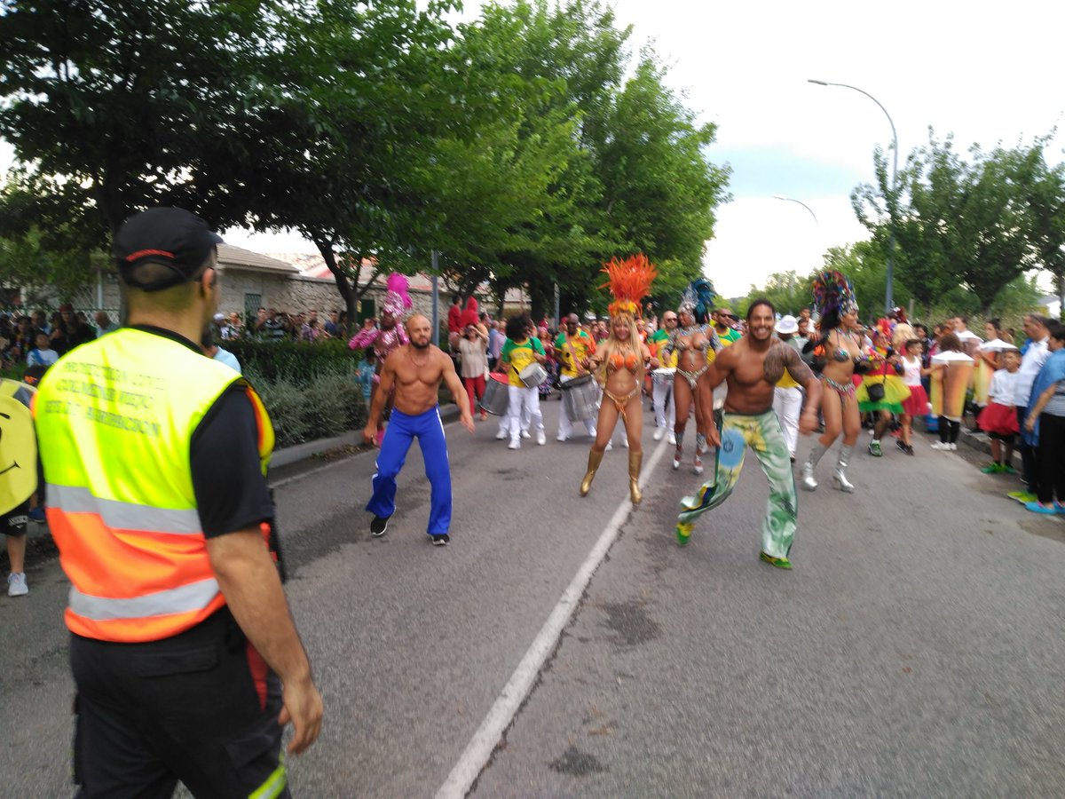 AytoColmenar's tweet photo. 📣 Disfrutad del #CarnavalVerano #ColmenarViejo CON SEGURIDAD. La fiesta será más divertida. @PoliciaColmenar y @pcivilcv están para ayudaros https://t.co/ye4iN0UTIO