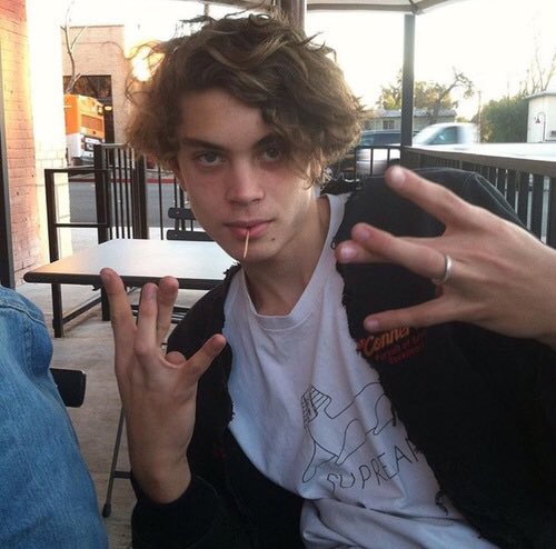 JASPER-
96'. gore baby. gay🌈. ♈️. rt &amp; like for a dm babes #OpenRP