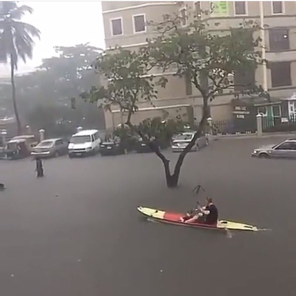 MrIbrahimSalawu's tweet photo. But all these ones dissing island people don't even know what a Kayak is 😂 #LagosFlooding https://t.co/6TzQ2oqCj5