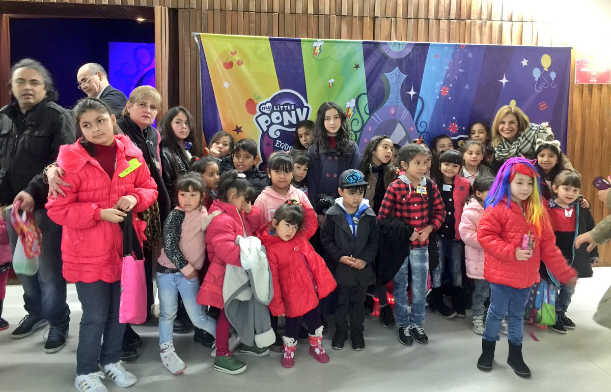 FNuevoComienzo's tweet photo. Ya estamos con los #PequeñosGigantes en #TeatroColiseo disfrutando MY LITTLE PONY &amp; EQUESTRIA GIRLS 😍😍❤️❤️ https://t.co/3kxYZACoGc