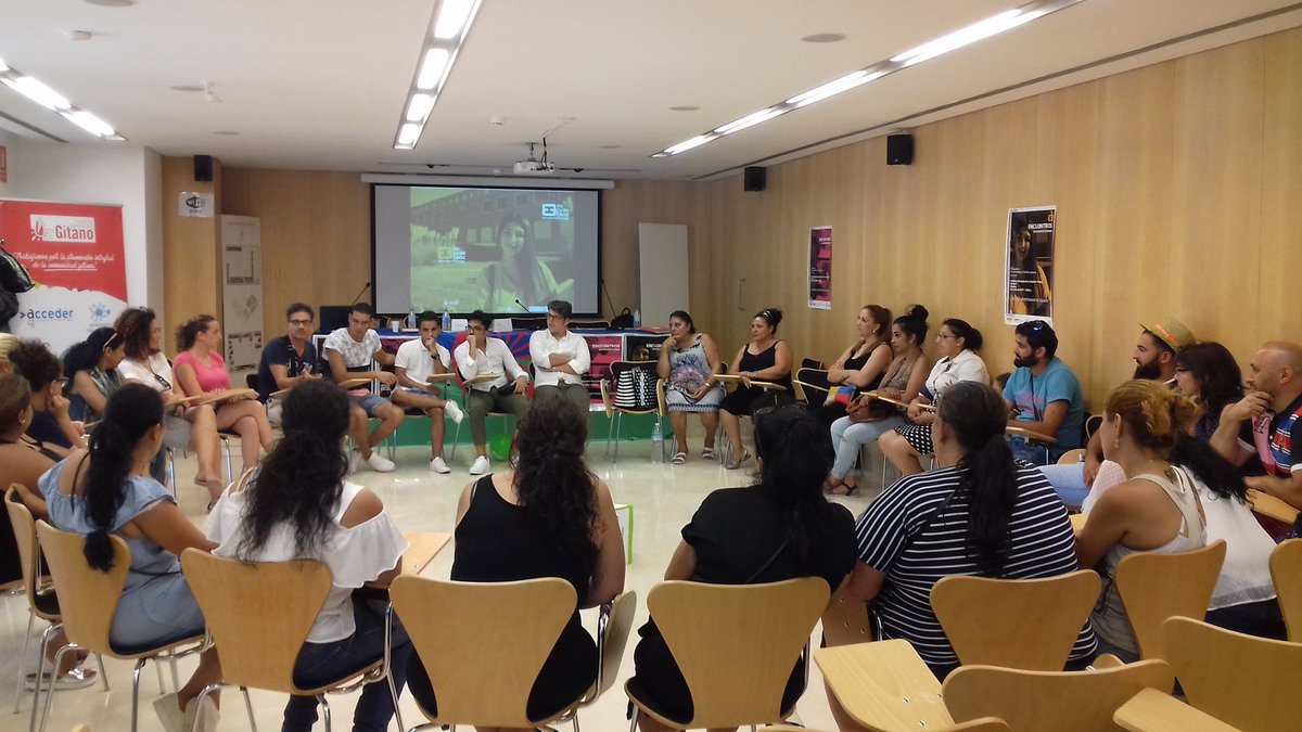 gitanos_org_elx's tweet photo. Reanudamos jornada, talleres para pequeñxs y mayores. Trabajo, reflexión, compartir #EncuentroEstudiantesyFamiliasGitanas  #Alicante #Elche https://t.co/wJXbu1pDi8