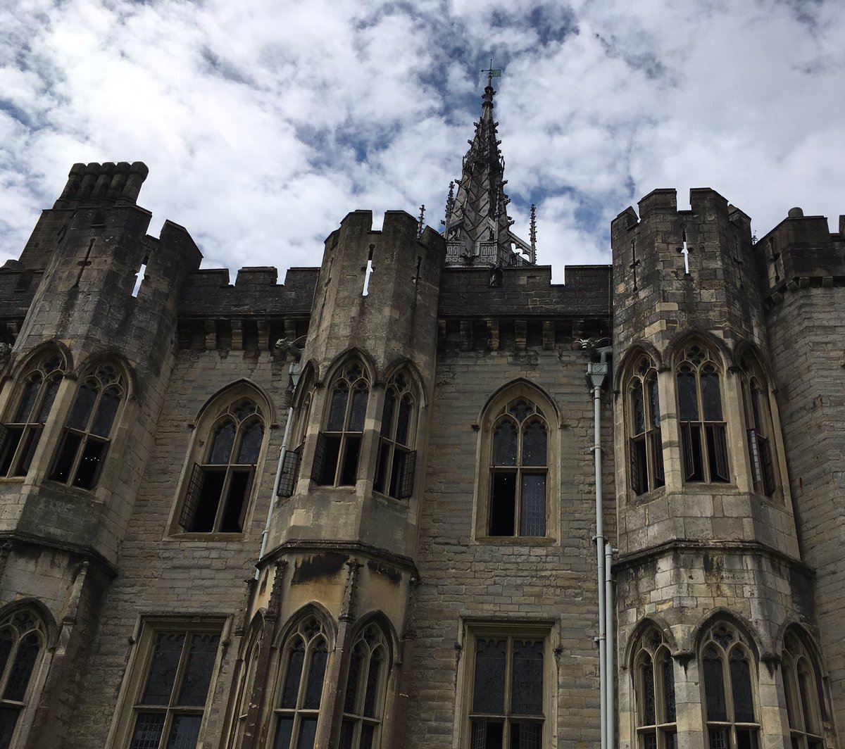 laurahd's tweet photo. #cardiffis a castle capital! Love having a #castlekey to bob in and eat a quick picnic. https://t.co/uPmBkdyHvK