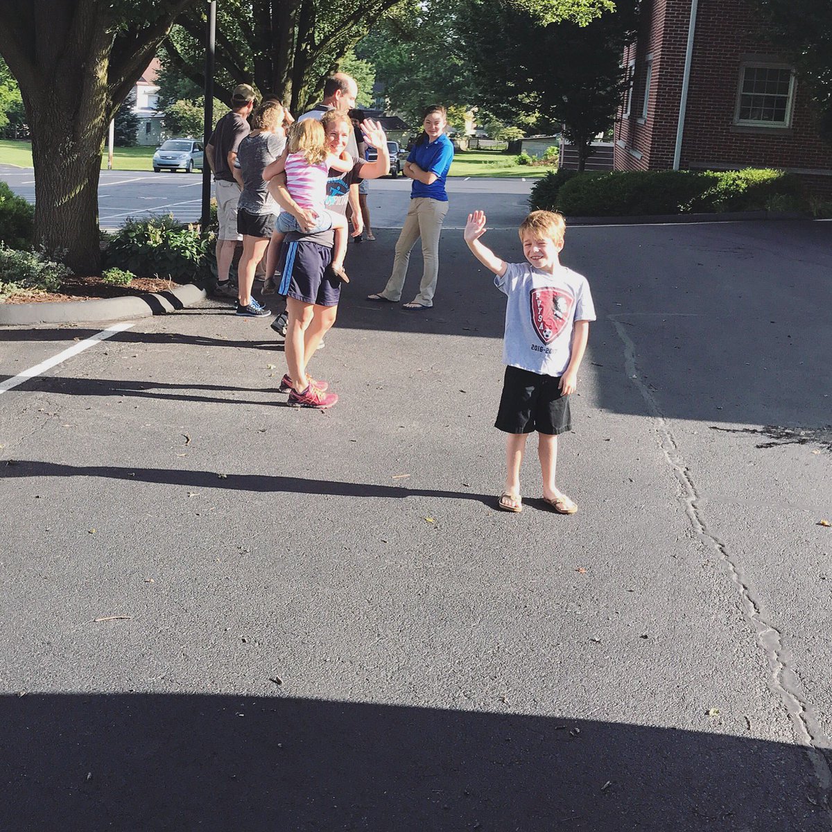 gpcparadise's tweet photo. Sending off another team in prayer this morning! #gpcdr17 https://t.co/u8UHZ1QvEh