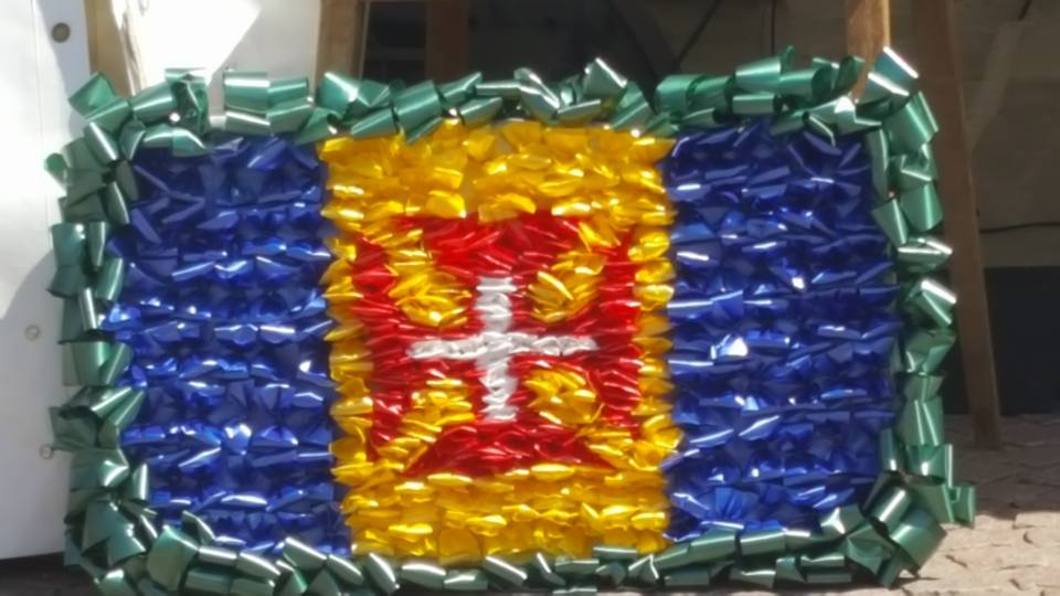 StHelierFunchal's tweet photo. Thanks for the lovely gift of the Madeira Flag Mrs Maria Valente! At Madeira Day it looked great #madeira #funchal #sthelier #jersey #Comite https://t.co/5A2DWFYrEc