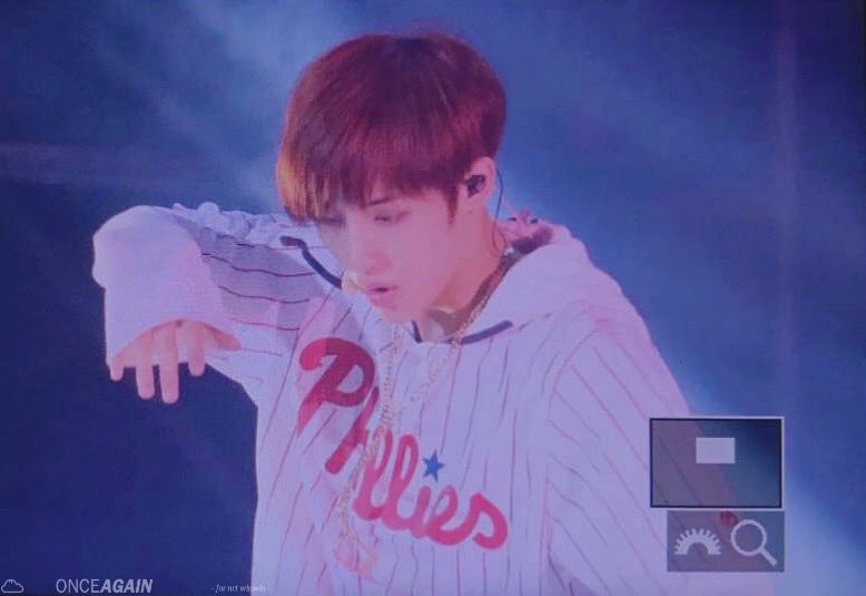 winwin971028_'s tweet photo. 170708 smtown concert 

#NCT127 #NCT 
#WINWIN #윈윈 #���思成 #昀昀 https://t.co/khlUynXQ9K