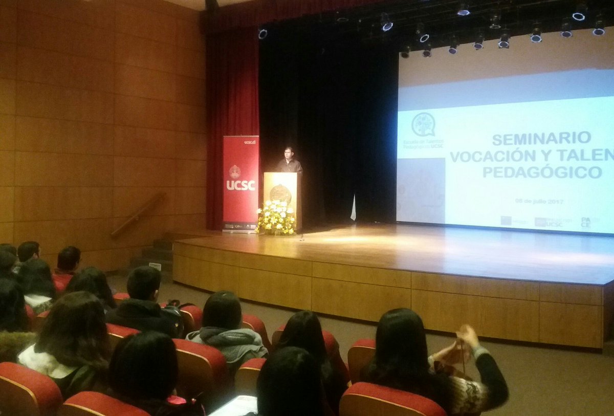 paceucsc's tweet photo. El Decano de la Facultad de Educación UCSC Dr. Jaime Constenla, da la bienvenida al seminario Vocación y Talento Pedagógico #PACEUCSC https://t.co/RzwdgKbjfj
