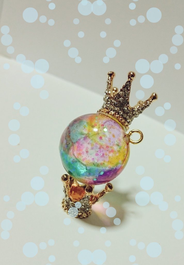 はる Haru Sa Twitter 球体レジンです 可愛い王冠を買いまして どうしても使いたくて W 下の王冠は球体が転がらないように球体を置いただけなのでくっついては無いです ネックレスとかにしても可愛い気がします Newsカラーの球体に王冠 News はる Haru Sa Twitter 球体レジンです 可愛い王冠を買いまして どうしても使いたくて W 下の王冠は球体が転がらないように球体を置いただけなのでくっついては無いです ネックレスとかにしても可愛い気がします Newsカラーの球体に王冠 News