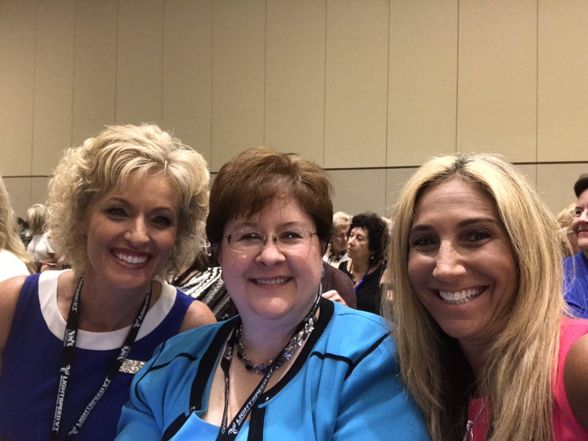 MamaC_14's tweet photo. The Power Woman of NSA! #yeahbaby #@Hertz #powerwomannsa #Influence17 #igniteyourwilltowin #leadership #speaking https://t.co/Th7ZFWoG0r