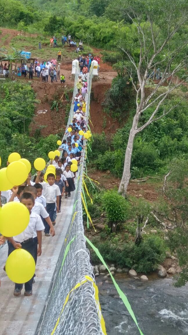 MOPPma's tweet photo. Hoy cientos de niños de la comarca Ngäbe Buglé cuentan con nuevo zarzo ecológico en el área de Virigua porque así también #PanamáProgresa https://t.co/mr5SQ1POdm