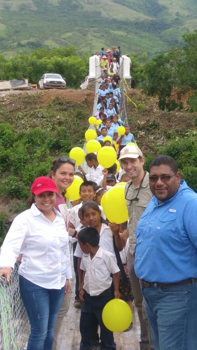 MOPPma's tweet photo. Hoy cientos de niños de la comarca Ngäbe Buglé cuentan con nuevo zarzo ecológico en el área de Virigua porque así también #PanamáProgresa https://t.co/mr5SQ1POdm