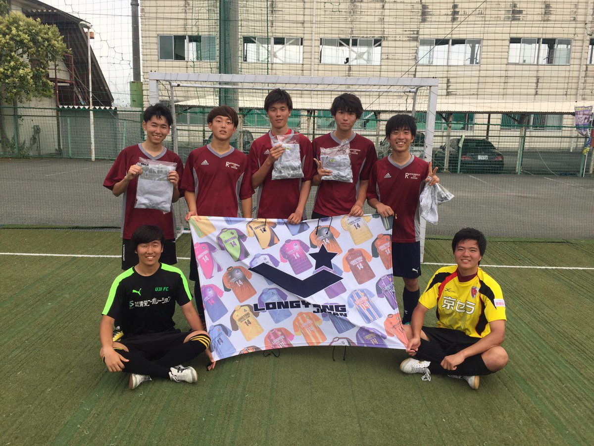 SiegtorFC's tweet photo. 1回生フットサル選手権大阪大会優勝🏆サッカー初心者や、初対面のメンバーもいる中で厳しい戦いを乗り越え、関西大会の切符を掴み取ることができました👏まだまだ未熟なチームですがこれから活動の幅を広げて行きたいと考えています!
#部員 #マネ #募集中
#SIEGTORFC #OIC https://t.co/qCY42LNiDK