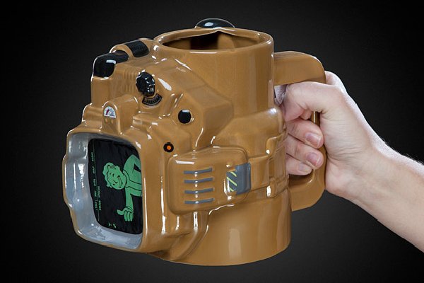 This thing is MASSIVE!  Enter <a href="/monstervine/">MonsterVine</a> giveaway to get your free Fallout Pip Boy mug here tinyurl.com/yatgf9qm