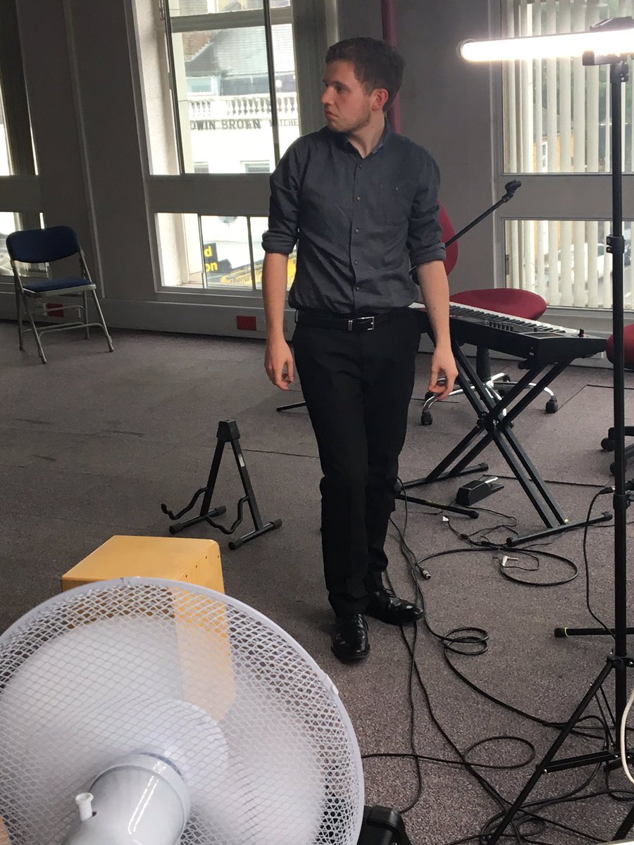 ealingcreative's tweet photo. @chatnmeetcoffee A glimpse behind the scenes @ChasingDeerBand #officesessions #DeerChaser https://t.co/TKEjert5cc