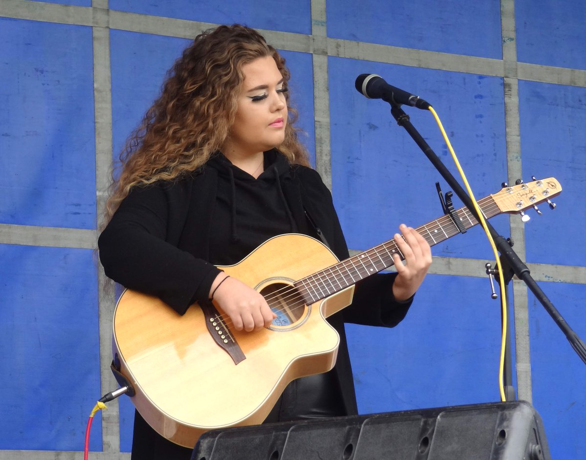 ronjdavis's tweet photo. Here is @Yazzy_Music at @brauntonvillage #BigSummerBash today...... https://t.co/XX0Zy26roU