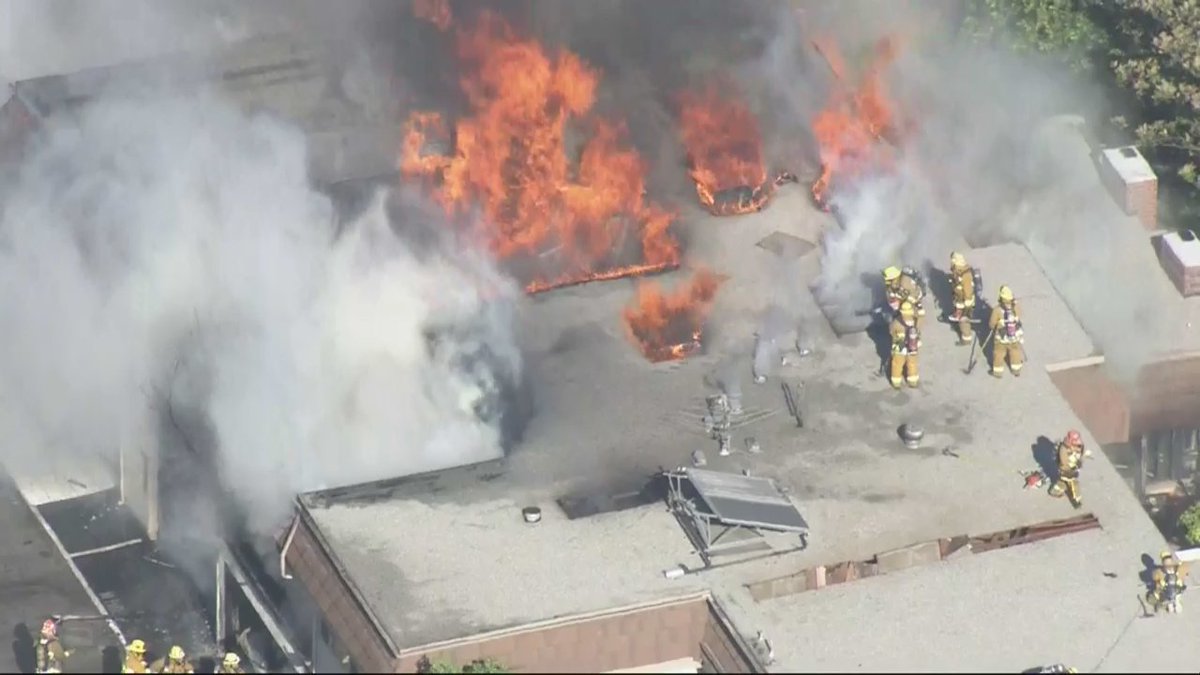 DonJefe_ofCuba's tweet photo. Chatsworth Condo Fire #Drone Footage 7/4/17. We have #firedrones that can work in urban or wilderness settings. https://t.co/c3W5HgnqjC https://t.co/DtiASwPACt
