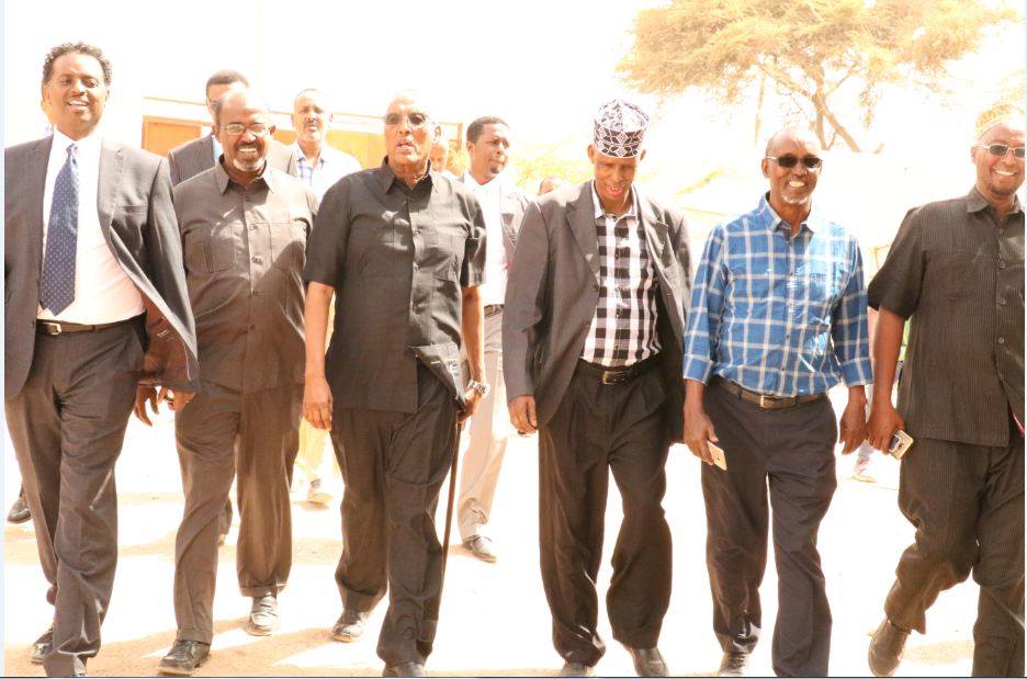 musebiihi's tweet photo. When we were overseeing the voter card distribution exercise in #Buroa. Urged the community to collect their #VoteCards #2Vote . #Somaliland https://t.co/Yasj3EY9wi