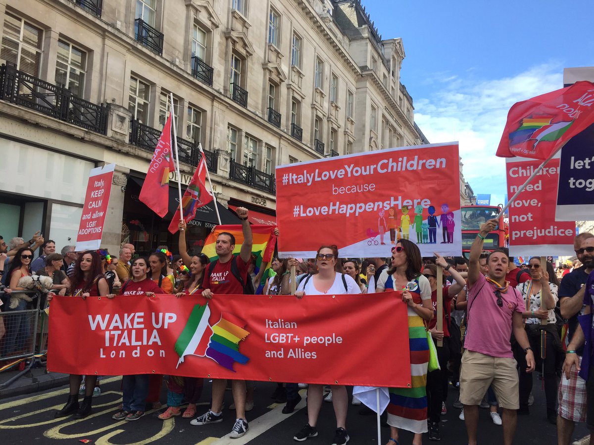 giuliapilar's tweet photo. #PrideInLondon #londonpride2017 @WUI_London https://t.co/15HqAdgq0B