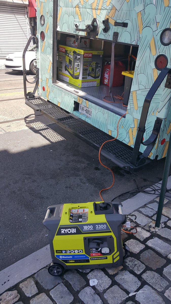 BoostNick's tweet photo. We @ 2701 Germantown📬FREE🍧ICE🍦CREAM til 1🕐these boys don't play. Genny breakdown-buy a new one. 💥 #PHILLYPOWER #boost4philly @JayMiglionico https://t.co/WsHzREKBRs