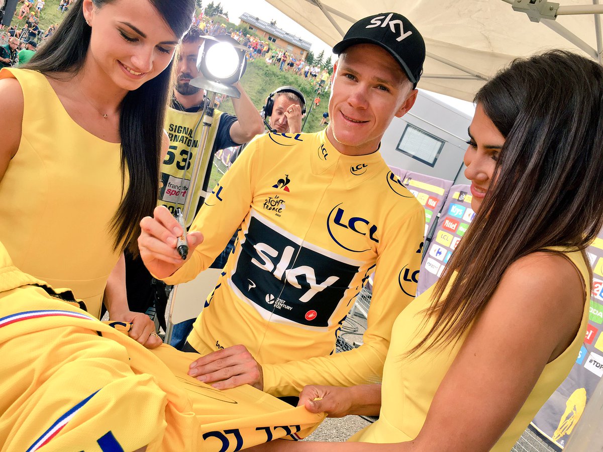 LeTour's tweet photo. RT pour gagner ce @MaillotjauneLCL signé par / RT to win this yellow jersey signed by @chrisfroome @lecoqsportif 
#TDF2017 https://t.co/G3Gz8frT4H