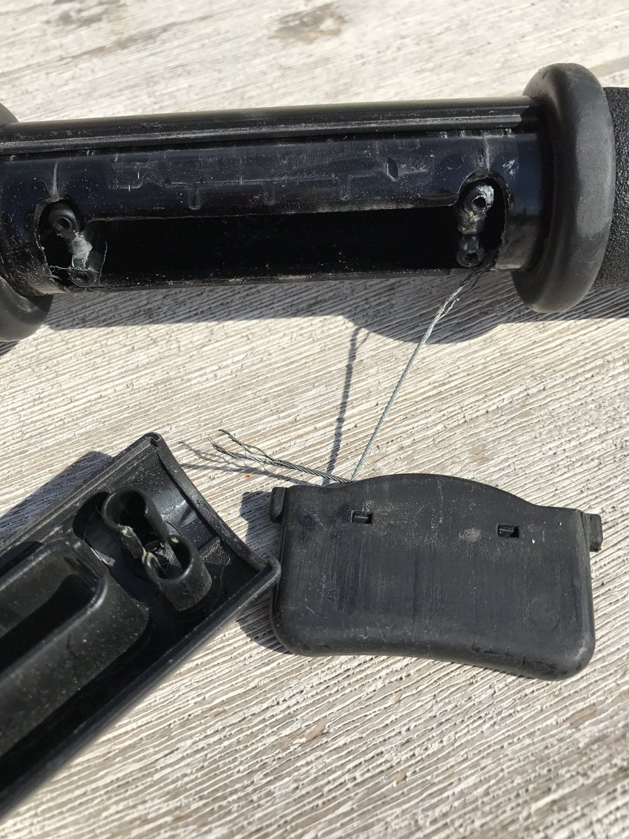 JonnyAppleton's tweet photo. Please @iCandyWorld can you help? My iCandy Peach handle wire has broken. Can't find a wire anywhere. Would be grateful for advice 👍 https://t.co/3H34x36JTs