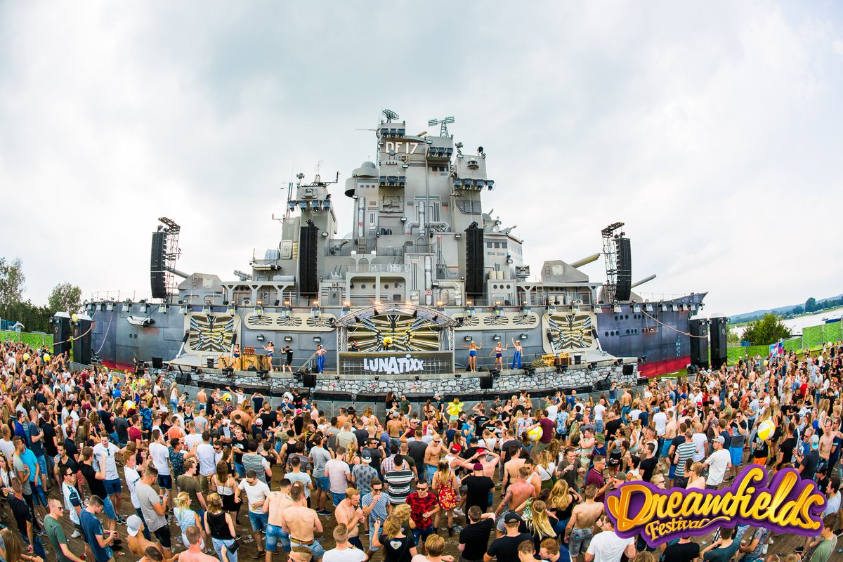 De zieke Hardstyle mainstage, load the guns! #DF17 #dreamfields2017 #dreamfieldsfestival