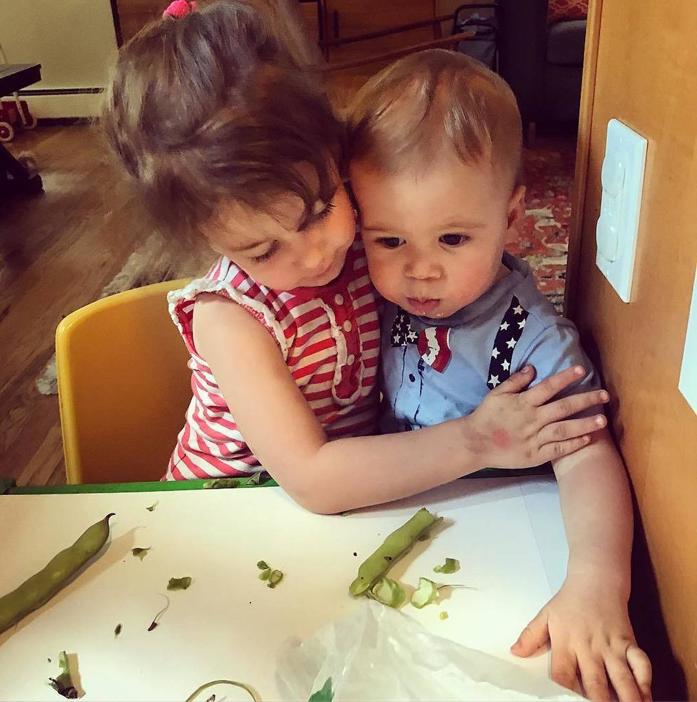 I just want to help shell some beans (and she just wants to hug me... who can blame her?) ift.tt/2sRIfdE