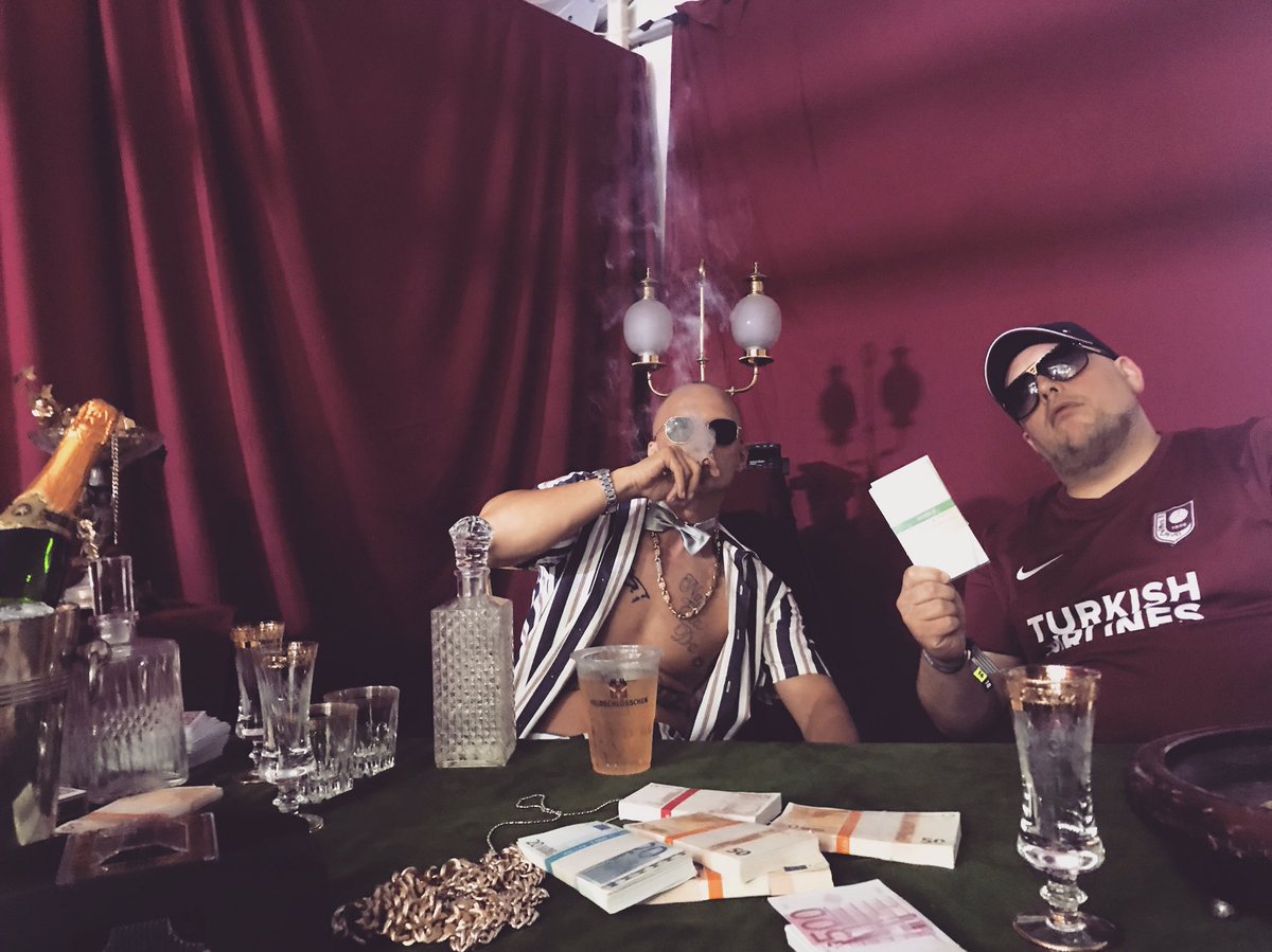 CeloundAbdi's tweet photo. @HanybalHanybal Bruder wir haben @olexesh64 eine gute Gage versprochen für den Special Guest Auftritt morgen bei dir auf'm @Splashfestival https://t.co/V0wimgUmQ7