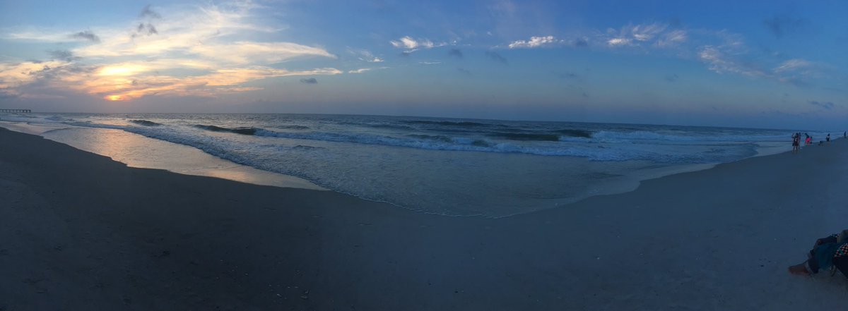 Condemousso's tweet image. Sunrise at the beach. Beauty.