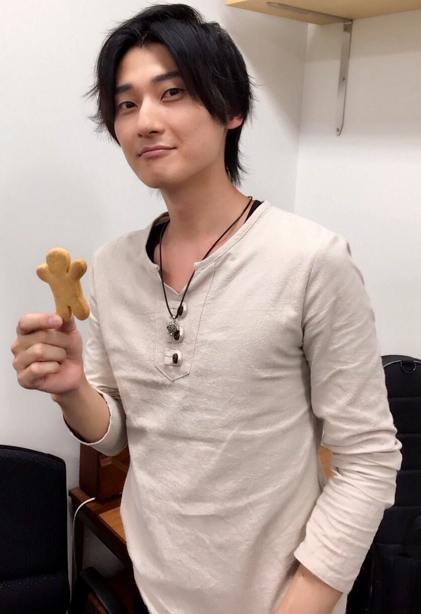 新井良平 Pa Twitter 差し入れでいただいた人型のジンジャークッキー 第1話を思い出します みんなで美味しく頂きました トロールデビュー 二度目 すかすか Sukasuka Anime
